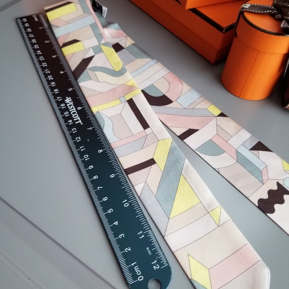 HERMES Beautiful Twilly scarf 100% Silk - Picture 12 of 16